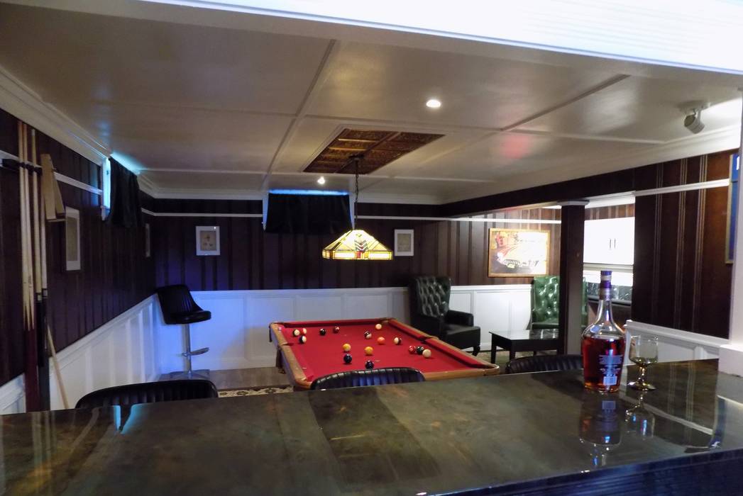 1935 Colonial Game Room & Bar, Tonic Interiors Tonic Interiors Ruang Keluarga Klasik Kayu Wood effect