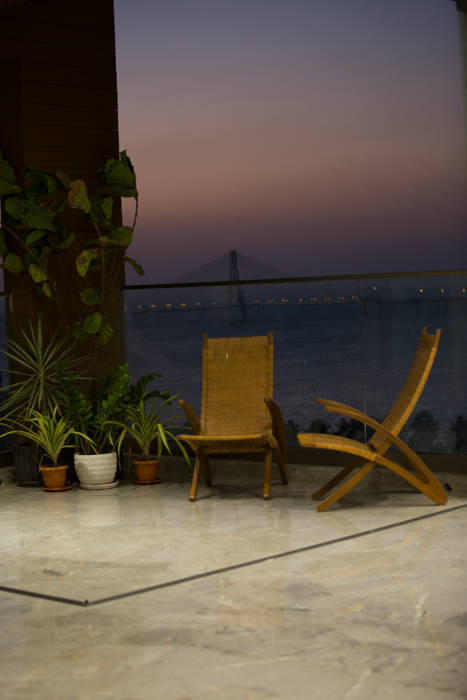 Sea Link View - Pent House In Mumbai, Studio EMERGENCE Studio EMERGENCE Balcone