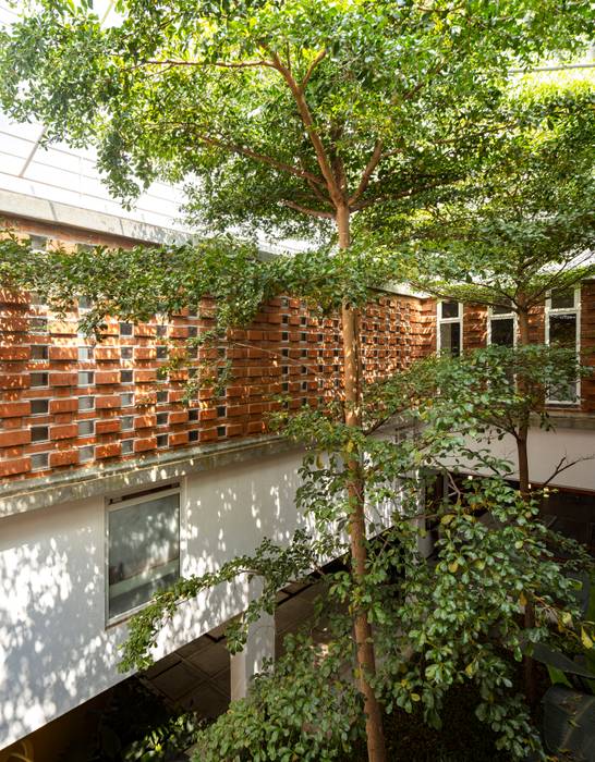 INSIDE OUT HOUSE, Gaurav Roy Choudhury Architects Gaurav Roy Choudhury Architects Minimalist style garden
