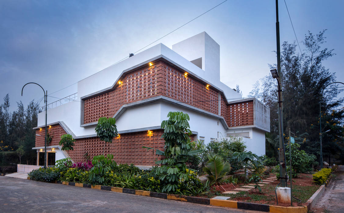 INSIDE OUT HOUSE, Gaurav Roy Choudhury Architects Gaurav Roy Choudhury Architects Casas minimalistas