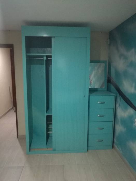 CLOSET HECHO A MEDIDA, Pablo´S Pablo´S Modern style bedroom Solid Wood Multicolored Wardrobes & closets