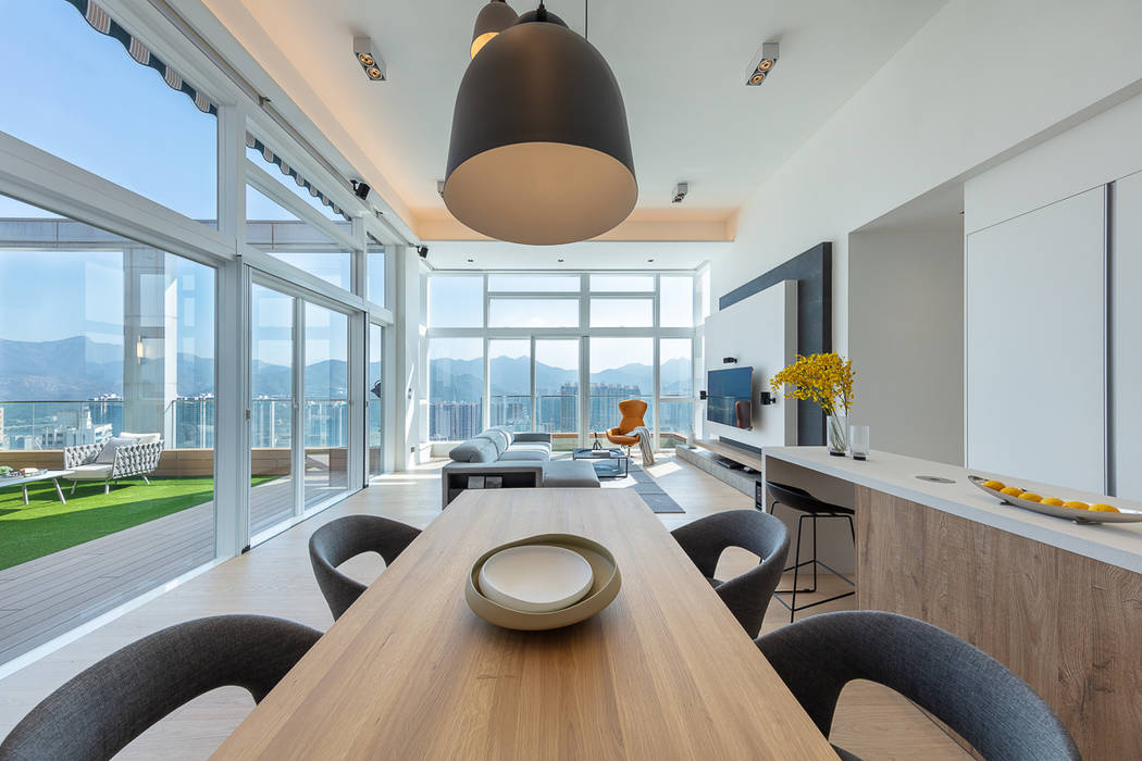 A Mid-Summer Penthouse - Fo Tan, Hong Kong, Grande Interior Design Grande Interior Design Comedores de estilo minimalista Madera Acabado en madera