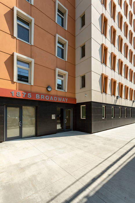 Our Lady of Lourdes, Passivhaus Mehrfamilienhaus in Brooklyn, NYC, van der Moga Photography van der Moga Photography Multi-Family house