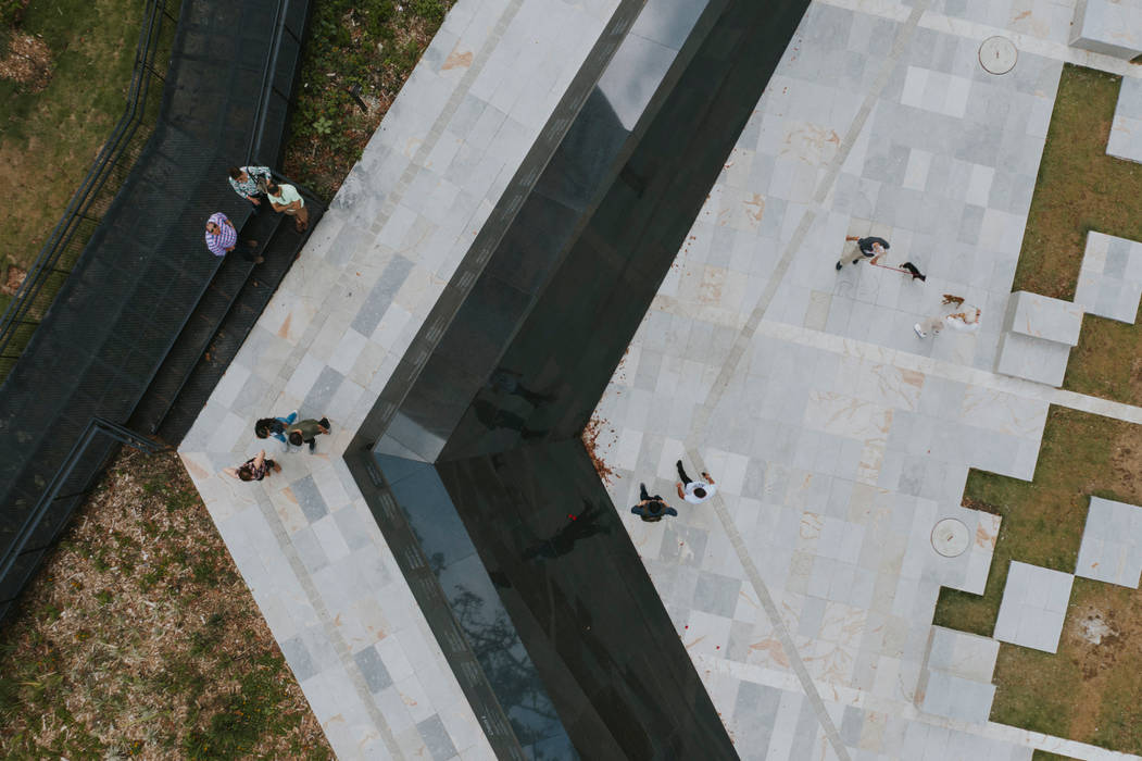 Parque Memorial Inflexión, Ámbito Taller de Arquitectura Ámbito Taller de Arquitectura Vườn phong cách tối giản