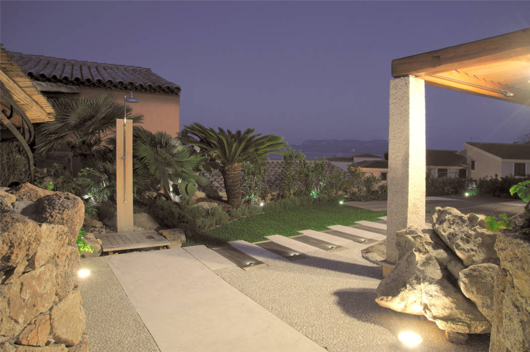 Veranda e giardino in Sardegna, Architetto Alessandro spano Architetto Alessandro spano Mediterranean style gardens