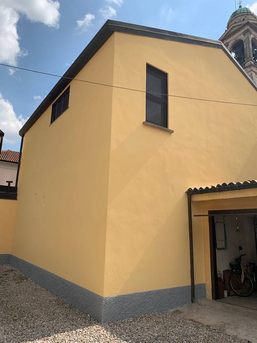 Rifacimento facciate esterne a Robecco sul Naviglio, C.M.E. srl C.M.E. srl Moderne huizen