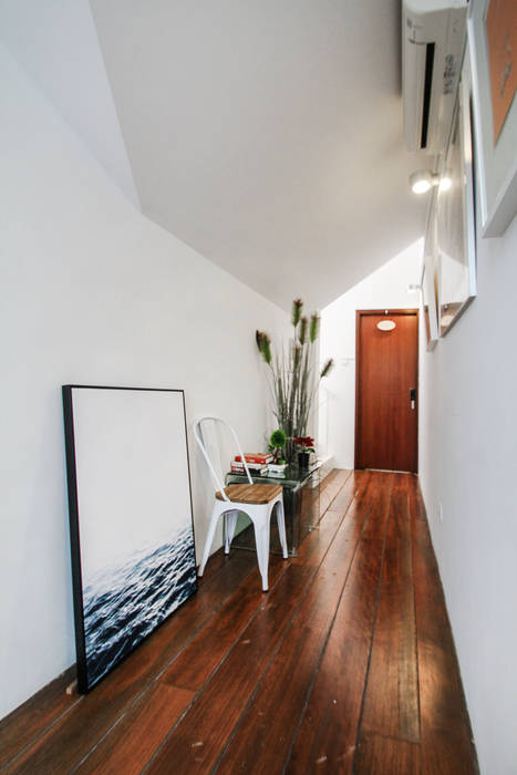 Helsinki Loft, Mr Shopper Studio Pte Ltd Mr Shopper Studio Pte Ltd Country style corridor, hallway& stairs