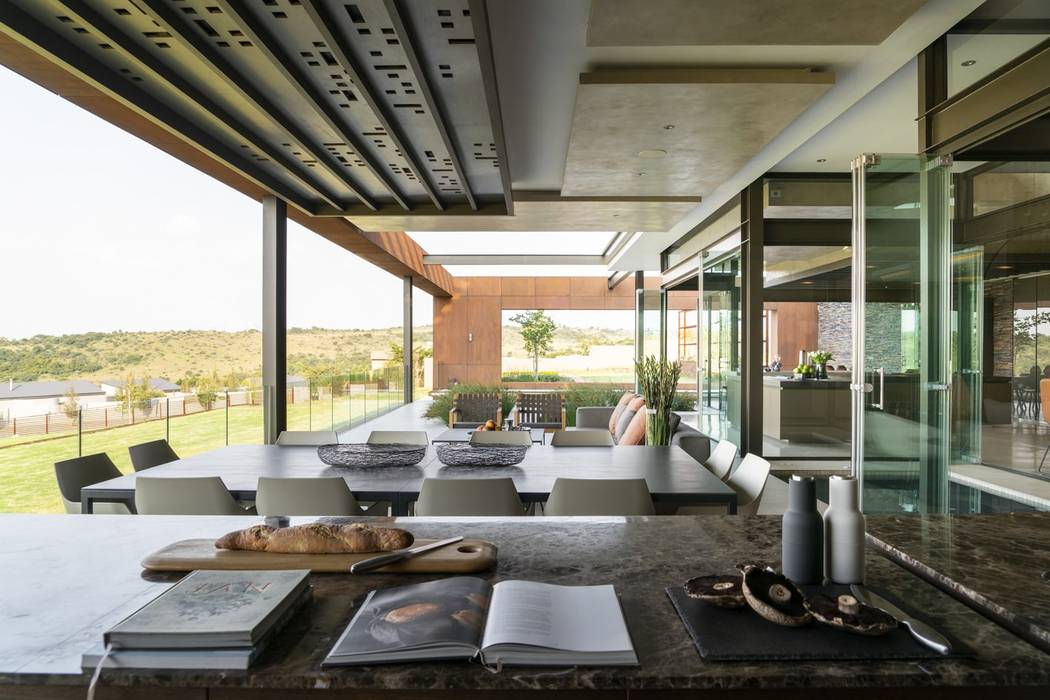 Mooikloof Heights , Nico Van Der Meulen Architects Nico Van Der Meulen Architects Modern balcony, veranda & terrace