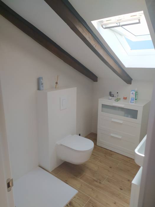 Vista interior: imagen del baño en habitación principal OCTANS AECO Baños de estilo moderno