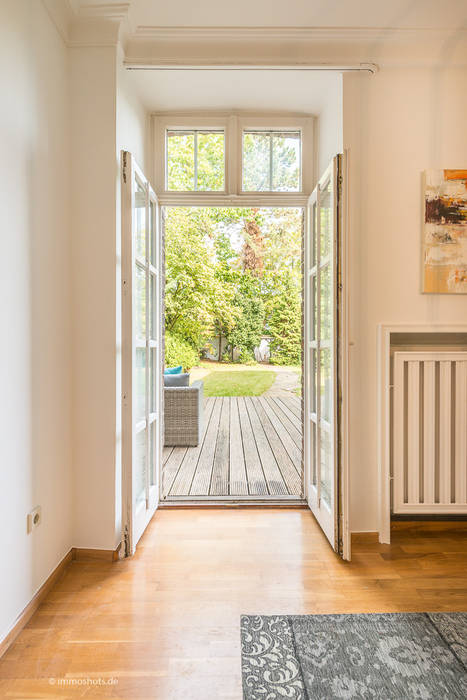 Herrschaftliches Familiendomizil , Immotionelles Immotionelles Classic style corridor, hallway and stairs