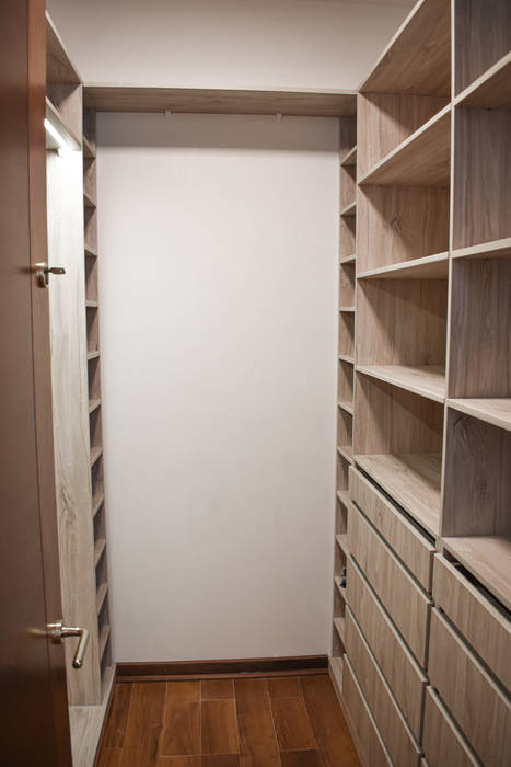 Walk In Closet, Dimensiona Hogar Dimensiona Hogar Modern dressing room