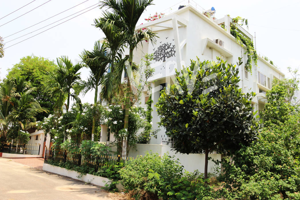 A Villa in Bangalore, VERVE GROUP VERVE GROUP Jardines en la fachada Madera Acabado en madera