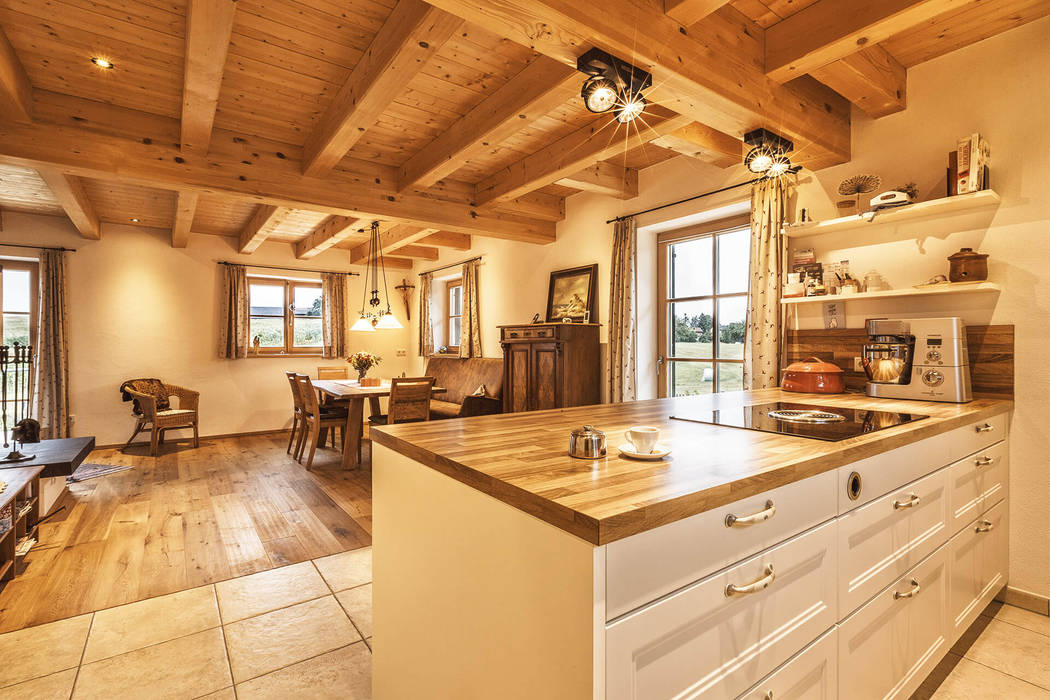 Blockhaus Hannover, Chiemgauer Holzhaus Chiemgauer Holzhaus Kitchen units Wood Wood effect