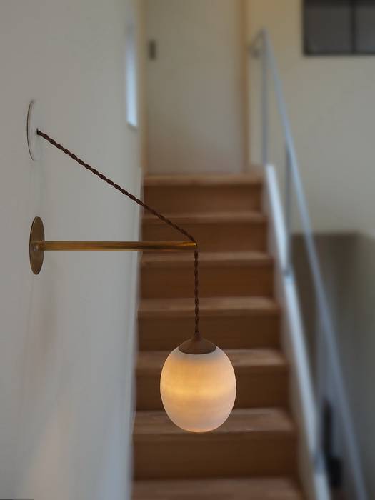 House in Mutsuzaki, Mimasis Design／ミメイシス デザイン Mimasis Design／ミメイシス デザイン Minimalist corridor, hallway & stairs Lighting