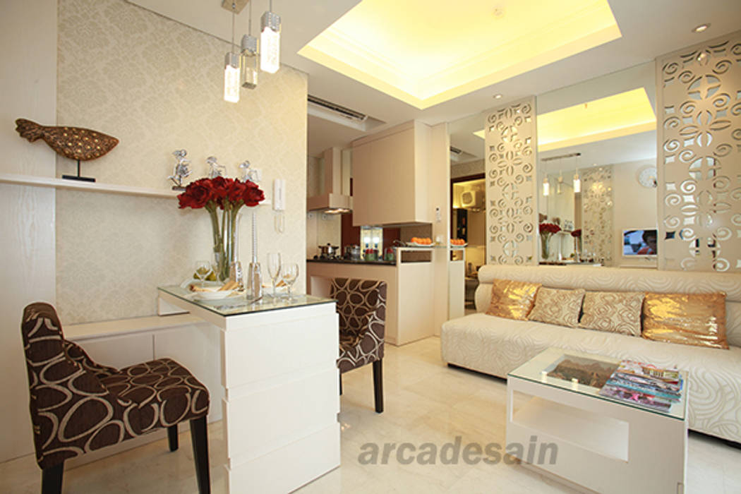 Desain Interior Apartemen Royal Mediterania Garden tipe 1 bedroom 33 m2, Arcadesain Arcadesain Ruang Keluarga Klasik Kayu Lapis