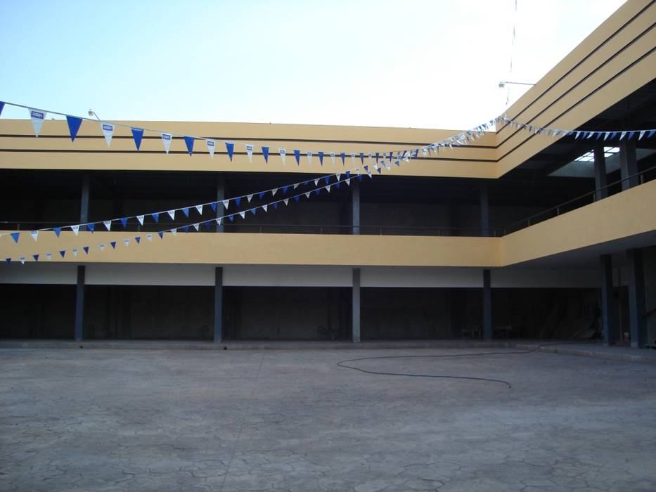 Edificio de Estructura Metálica para Locales Comerciales Desarrolladora JAN de México S.A. de C.V. Estudios y despachos industriales Hierro/Acero