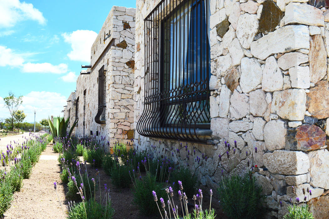 HACIENDAS POZOS, JMB Arquitectos JMB Arquitectos 獨棟房