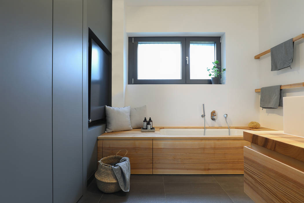 Minimalist Bathroom By Eva Lorey Innenarchitektur Minimalist Solid Wood Multicolored Homify