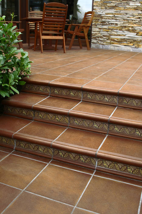 Escalera con peldaño fiorentino de gres extrusionado antideslizante. Gresmanc Antejardines Cerámico