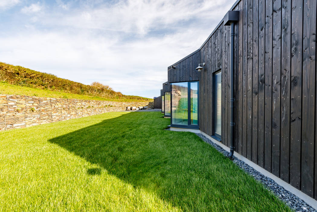 Exterior angles on the modern rear of this property in Cornwall Arco2 Architecture Ltd Wooden houses Eco friendly home, sustainable home, environmentally friendly home, cornish architects, architects Cornwall, sustainable architects,