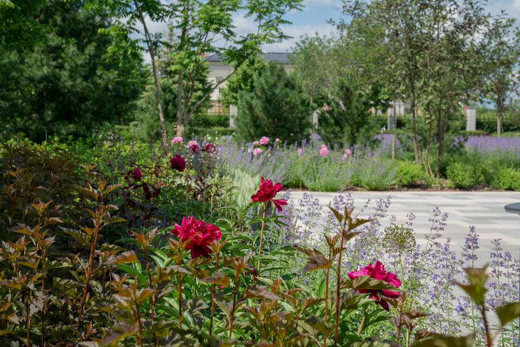 Английская неоклассика в КП Парквилл. 2019 г., ARCADIA GARDEN Landscape Studio ARCADIA GARDEN Landscape Studio