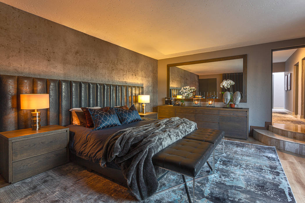 Bedfordview: Monte D' Oro Villa: Shortlisted for the International Design & Architecture Awards 2020, CKW Lifestyle Associates PTY Ltd CKW Lifestyle Associates PTY Ltd Modern style bedroom