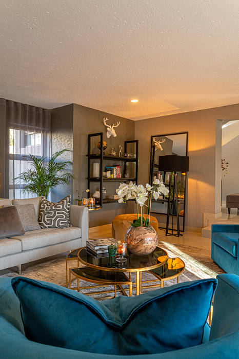 Bedfordview: Monte D' Oro Villa: Shortlisted for the International Design & Architecture Awards 2020, CKW Lifestyle Associates PTY Ltd CKW Lifestyle Associates PTY Ltd Modern living room