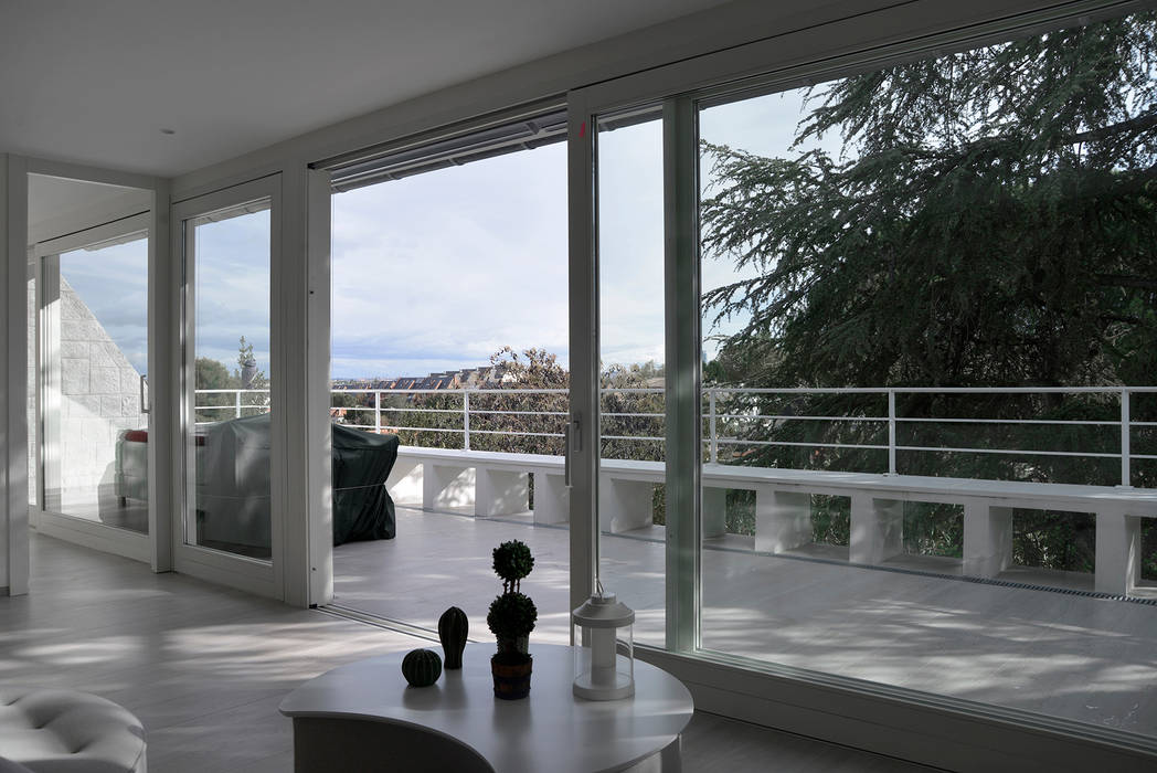 Villa Pasiva, IMAGINEAN IMAGINEAN Modern Terrace Ceramic White
