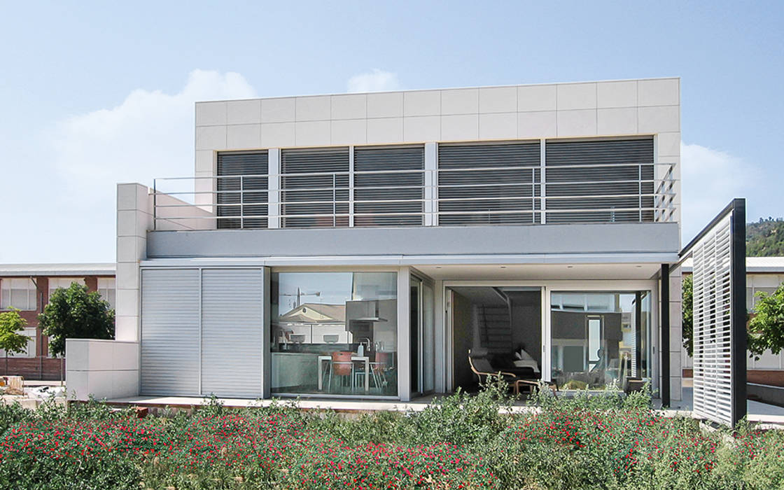 Fachada zona interior con jardín Soler Valiente Arquitectes Casas unifamiliares Concreto