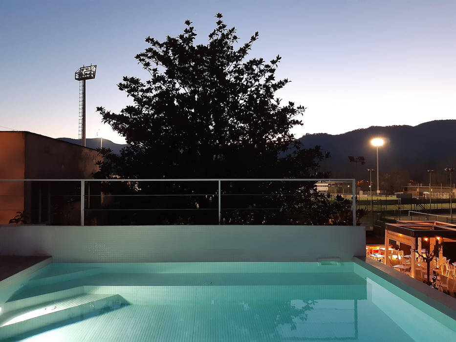 Terraza con piscina HD Arquitectura d'interiors Piscinas de estilo minimalista Cerámico Terraza con piscina