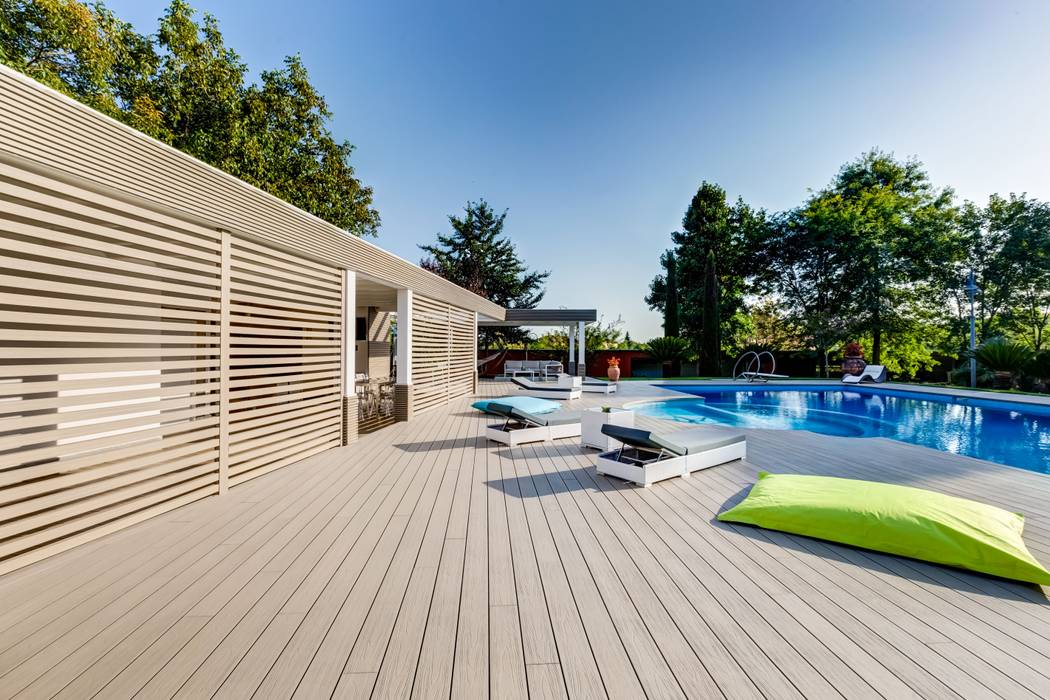 Outdoor spaces transformed by the UltraShield® by Déco family of products in composite wood Déco Floors Engineered Wood Transparent Déco, outdoor, pool, composite wood, ultrashield, garden, villa, decking
