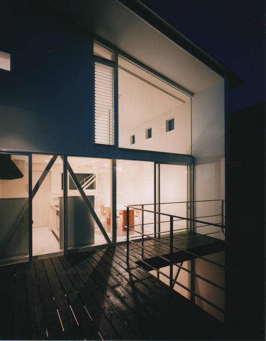 葉山の家, 西島正樹／プライム一級建築士事務所 西島正樹／プライム一級建築士事務所 Modern balcony, veranda & terrace