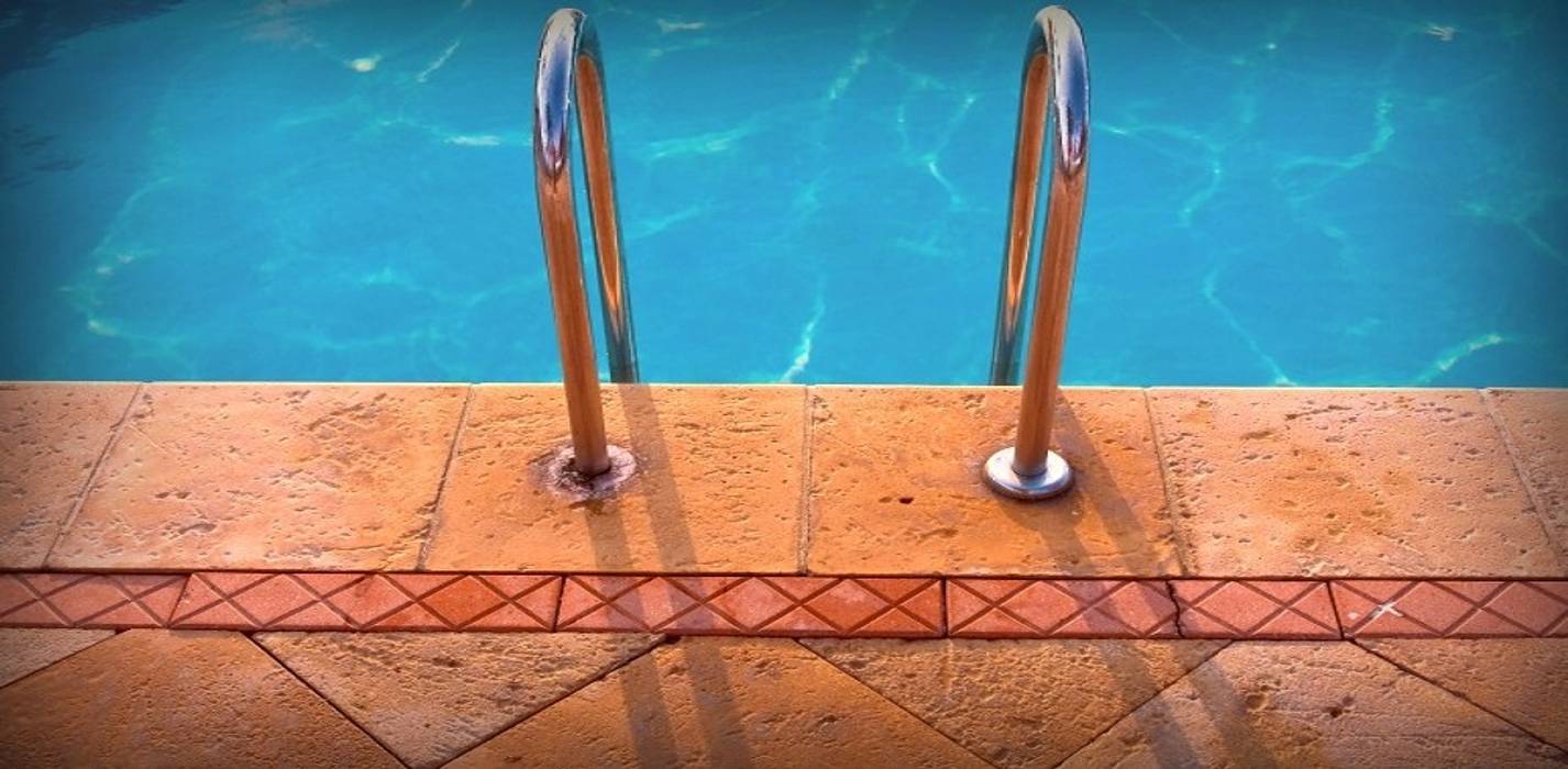 Stained Pool Deck, Menifee Pool Deck Repair & Resurfacing Menifee Pool Deck Repair & Resurfacing Pisos