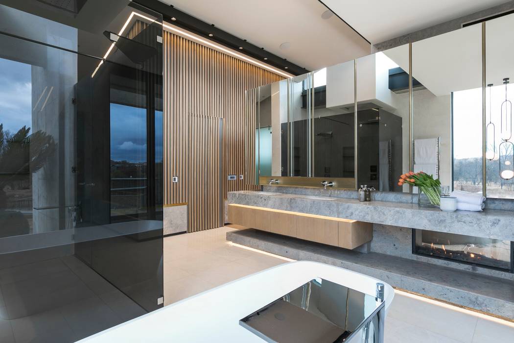 Victoria Residence, Nico Van Der Meulen Architects Nico Van Der Meulen Architects Modern bathroom