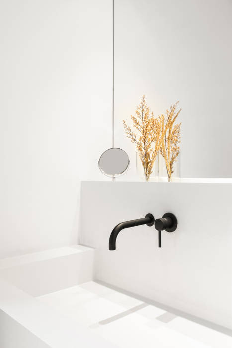 LAVABO/ dettaglio Cerra+Corbani Bagno minimalista bagno, bathroom, minimal, moderno, modern, color palette, bianco, white, avorio, ivory white, nero, black, rubinetteria nera opaca, black tap, design, interior design, project