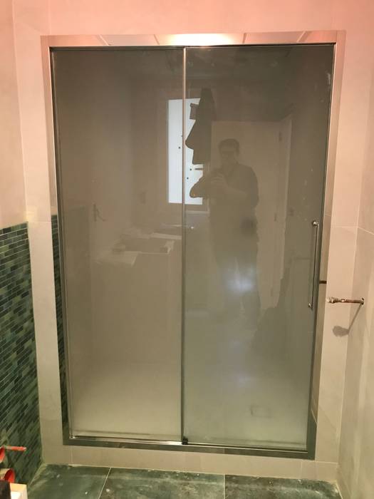 Baño Turco Effegibi con generador AQUASTEAM y puerta SPAZIOSLIDE, INSTALACIONES NAVARRO HERMANOS S.L. INSTALACIONES NAVARRO HERMANOS S.L. Kąpiel parowa