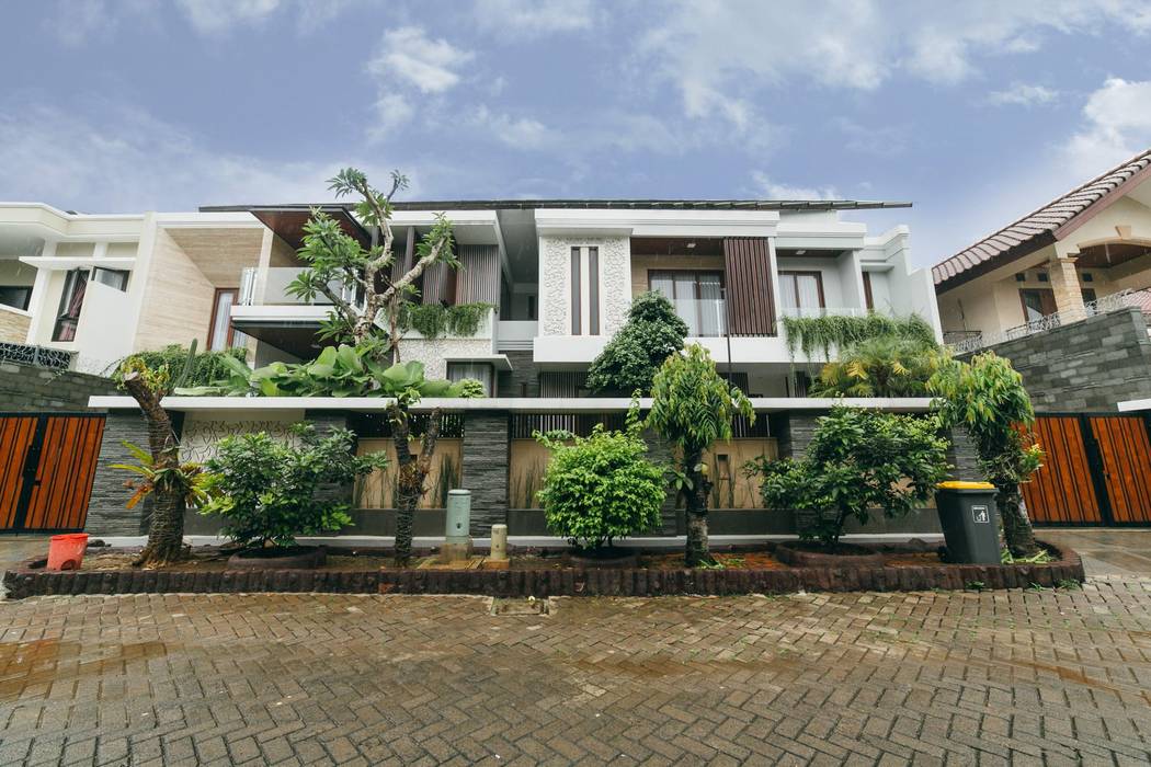 Project Renovasi Rumah 2 Lantai Style Tropical modern, Studio JAJ Studio JAJ Rumah Tropis