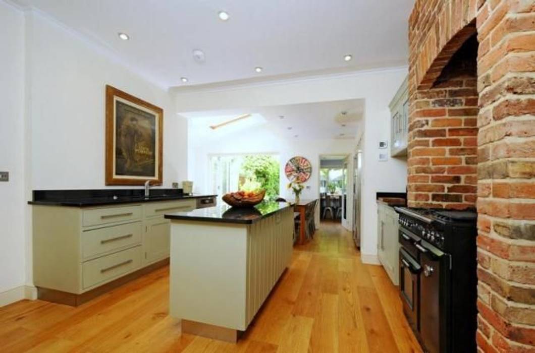 Character kitchen, Richmond Sadie Pizzey Interiors Modern kitchen exposed brick, Richmond Kitchen, hand painted kitchen