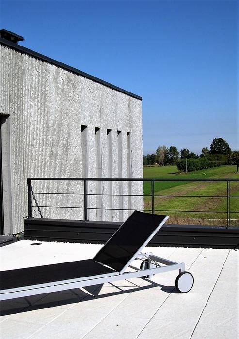 TERRAZZO ROBERTA DANISI architetto Balcone, Veranda & Terrazza in stile minimalista Cemento TERRAZZO