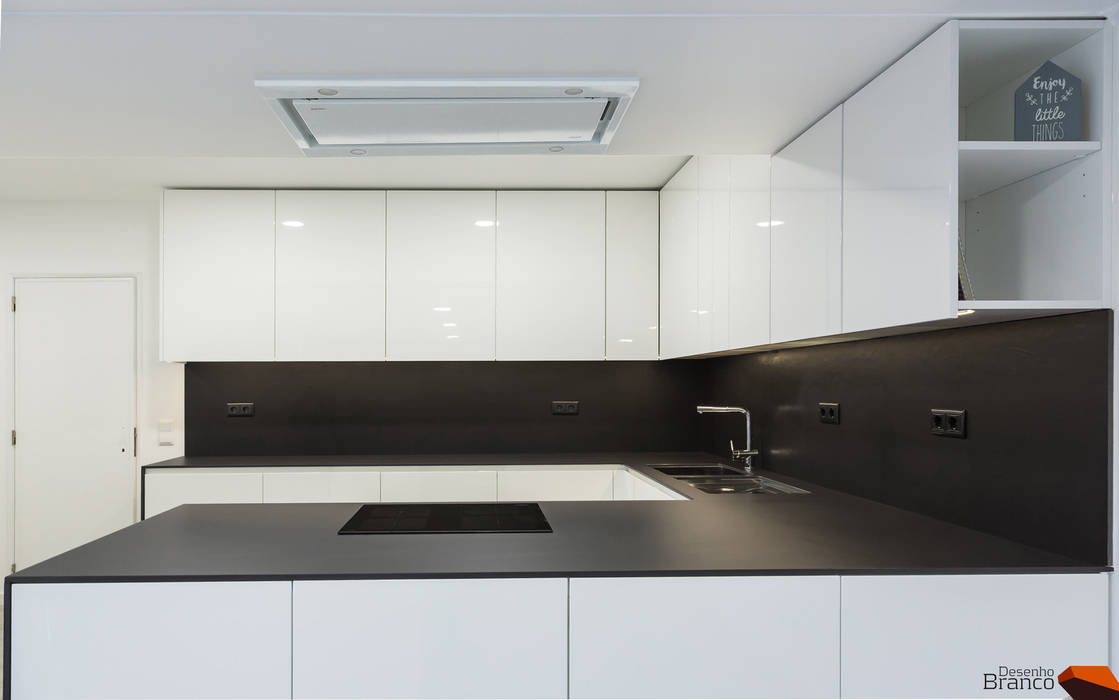 Projeto e Execução_Reabilitação Cozinha de Estar em Cascais, Desenho Branco Desenho Branco Modern style kitchen