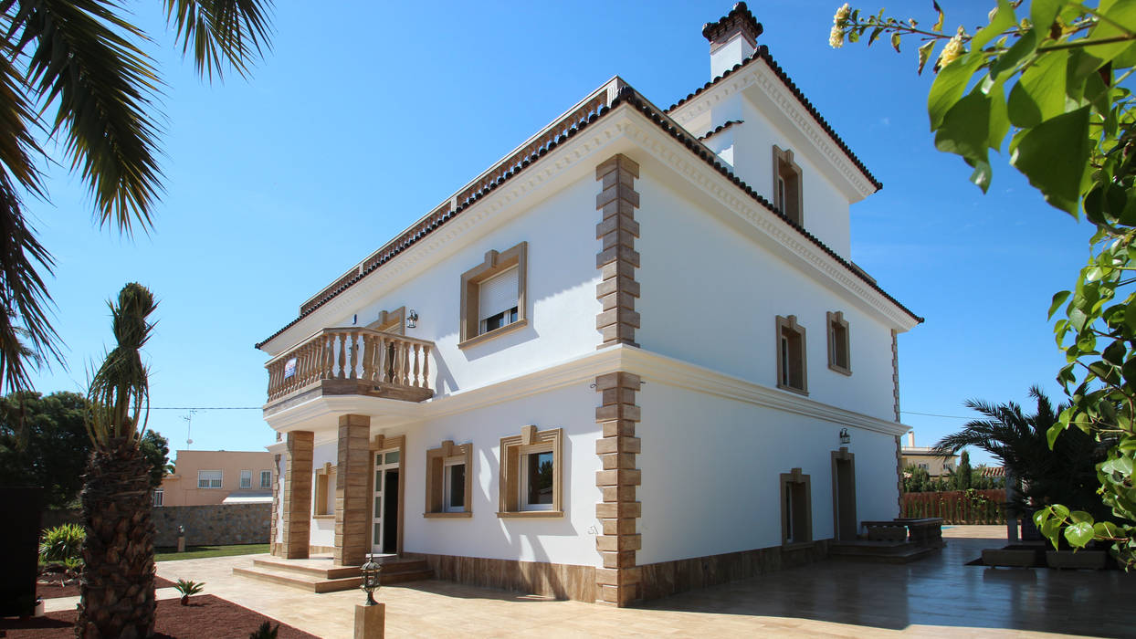 Villa de estilo clásico a orillas del mediterráneo, BOPROYECTO BOPROYECTO Classic style houses