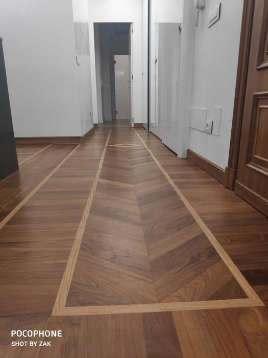 (Ex) corridoio Dr-Z Architects Ingresso, Corridoio & Scale in stile moderno Legno massello Variopinto