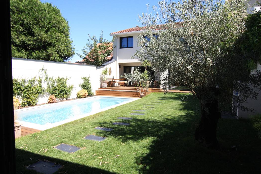 Jardin et piscine SAB & CO Jardin moderne Pessac, Biarritz, Pays Basque, Bordeaux, Le Bouscat, Merignac, Bruges, Architecte intérieur, réalisation, bibliothèque, rénovation, maitre d'œuvre, suivi de chantier, décoration, voltex, ressources Peintures, Sarah Lavoine, niches, chêne, bois, Farrow and Ball, Tikamoon, La Redoute, Made, Fenix, Céramique, bureau, aménagements sur mesure, Corian, design, niches décoratives, niches eclairees