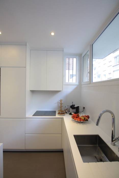 PARIS CHABRIER Restructuration totale d’un 120 m2, SAB & CO SAB & CO Modern Kitchen