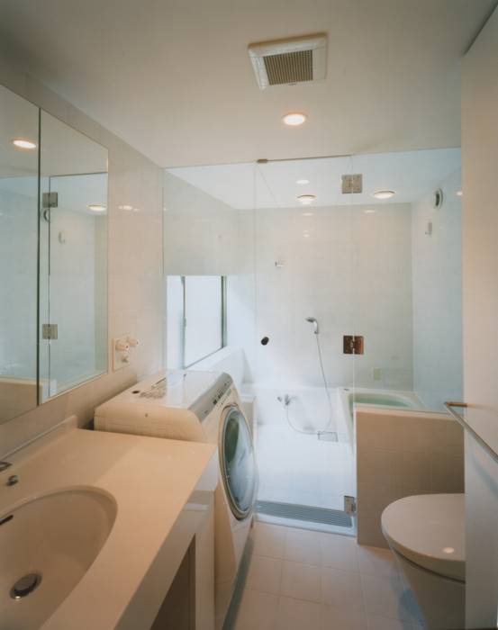 コーナーガーデンの家, 西島正樹／プライム一級建築士事務所 西島正樹／プライム一級建築士事務所 Modern bathroom
