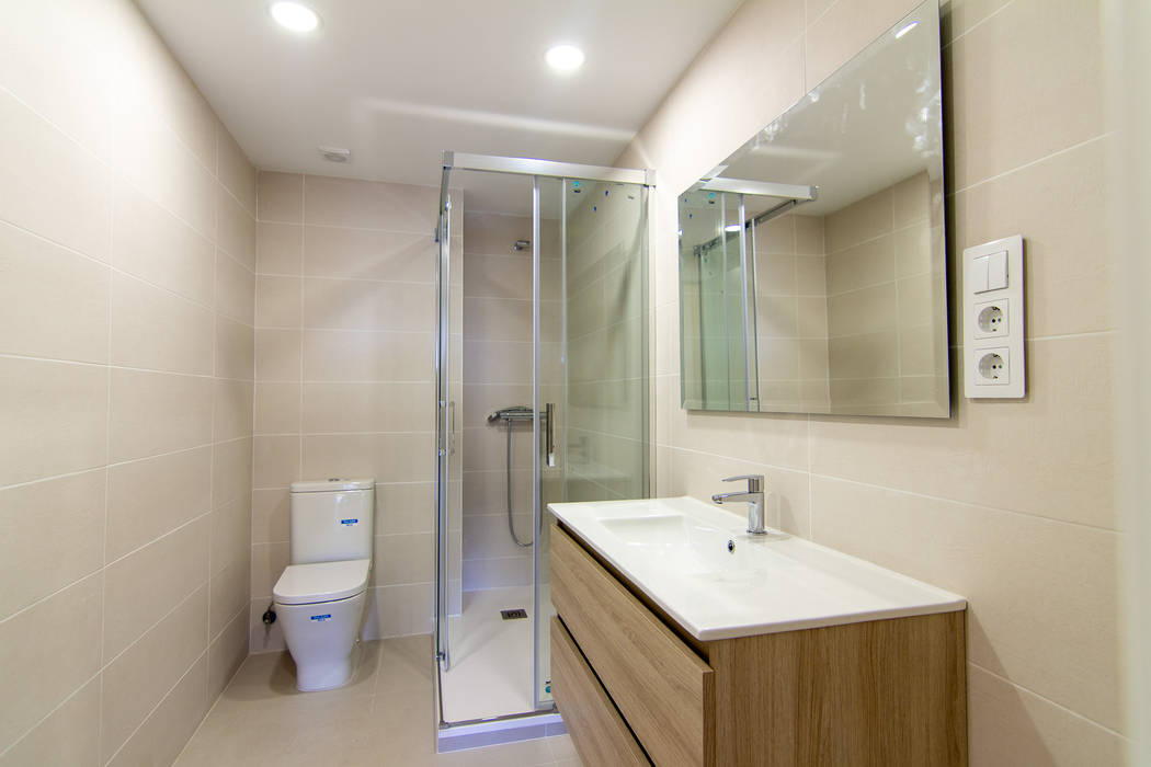 REFORMA INTEGRAL VIVIENDA ZONA VENTAS, ALCIÓN SOLUCIONES ALCIÓN SOLUCIONES Modern bathroom