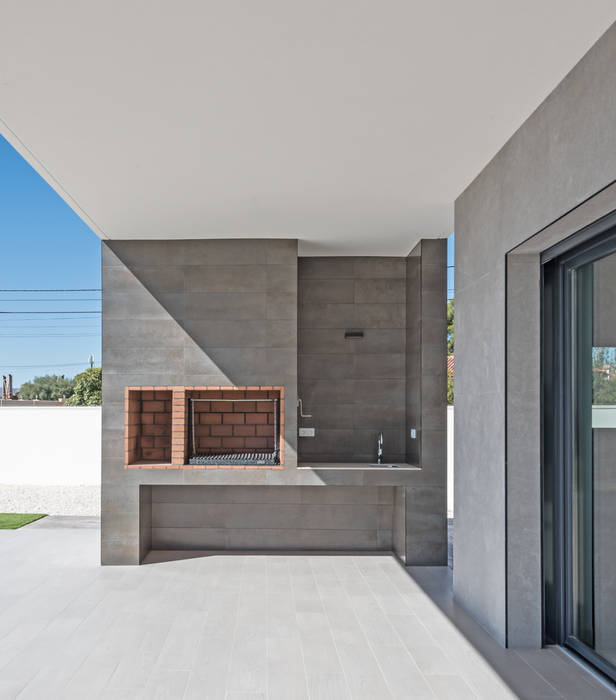 Vivienda con Piscina, Barbecue y Garage, NUÑO ARQUITECTURA NUÑO ARQUITECTURA Modern Dining Room Ceramic