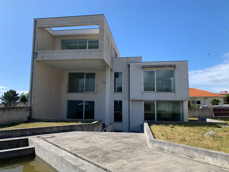 Moradia T4 com piscina, próximo da praia de Lavadores, BCimobiliária BCimobiliária Modern houses