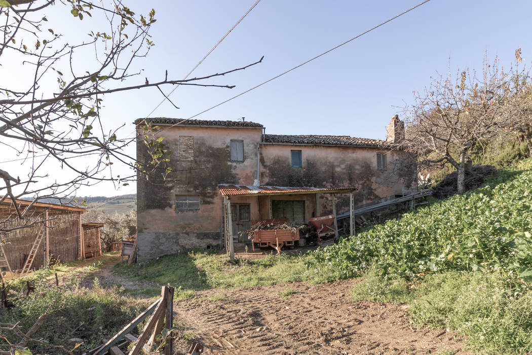 Comune di Ripatransone: Vivere in campagna, PROPERTY TALES PROPERTY TALES Casas de campo