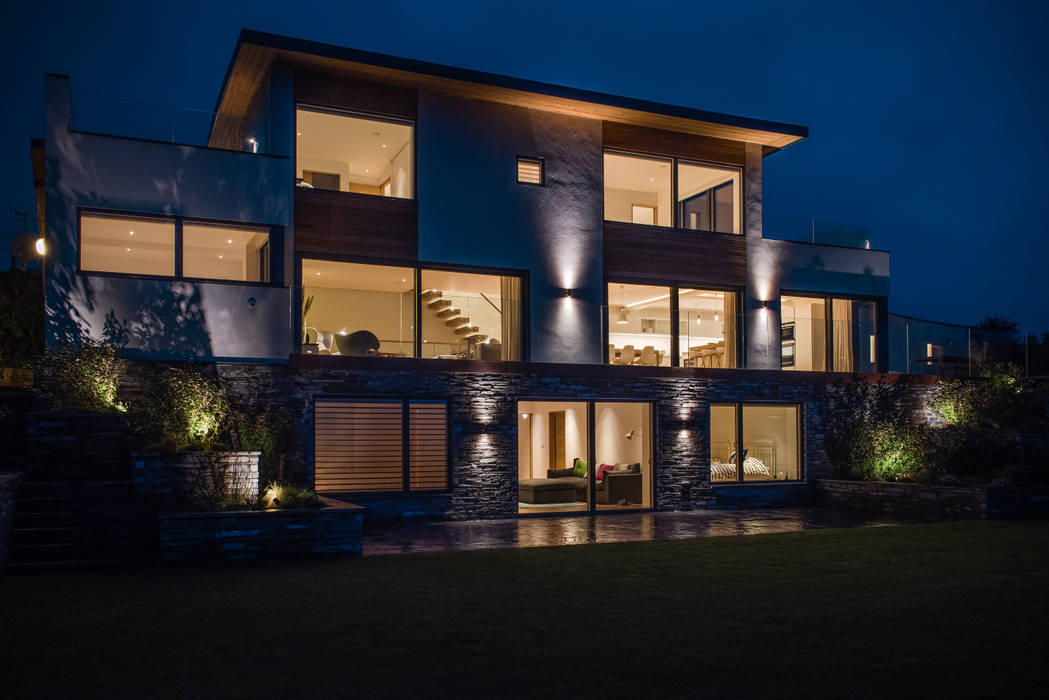 Contemporary seaside new build interior and exterior lighting. Arco2 Architecture Ltd Rumah tinggal new build Polzeath, new build cornwall, polzeath, cornwall, ecofriendly, eco friendly, sustainable, environmentally friendly, green roof, sea views